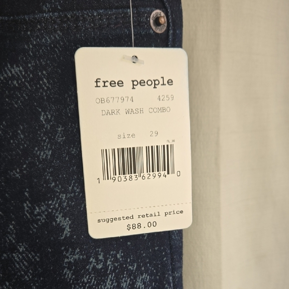 NWT... Free People Skinny Jeans - Picture 4 of 7